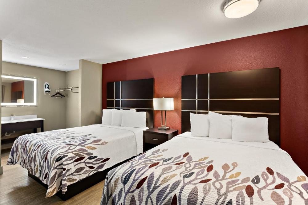 Deluxe Queen Room with Three Queen Beds - Smoke Free interior